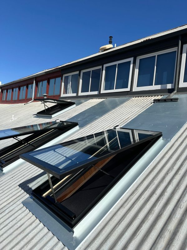 VIVID Electric Opening Skylight 650mm X 1200mm - Image 8